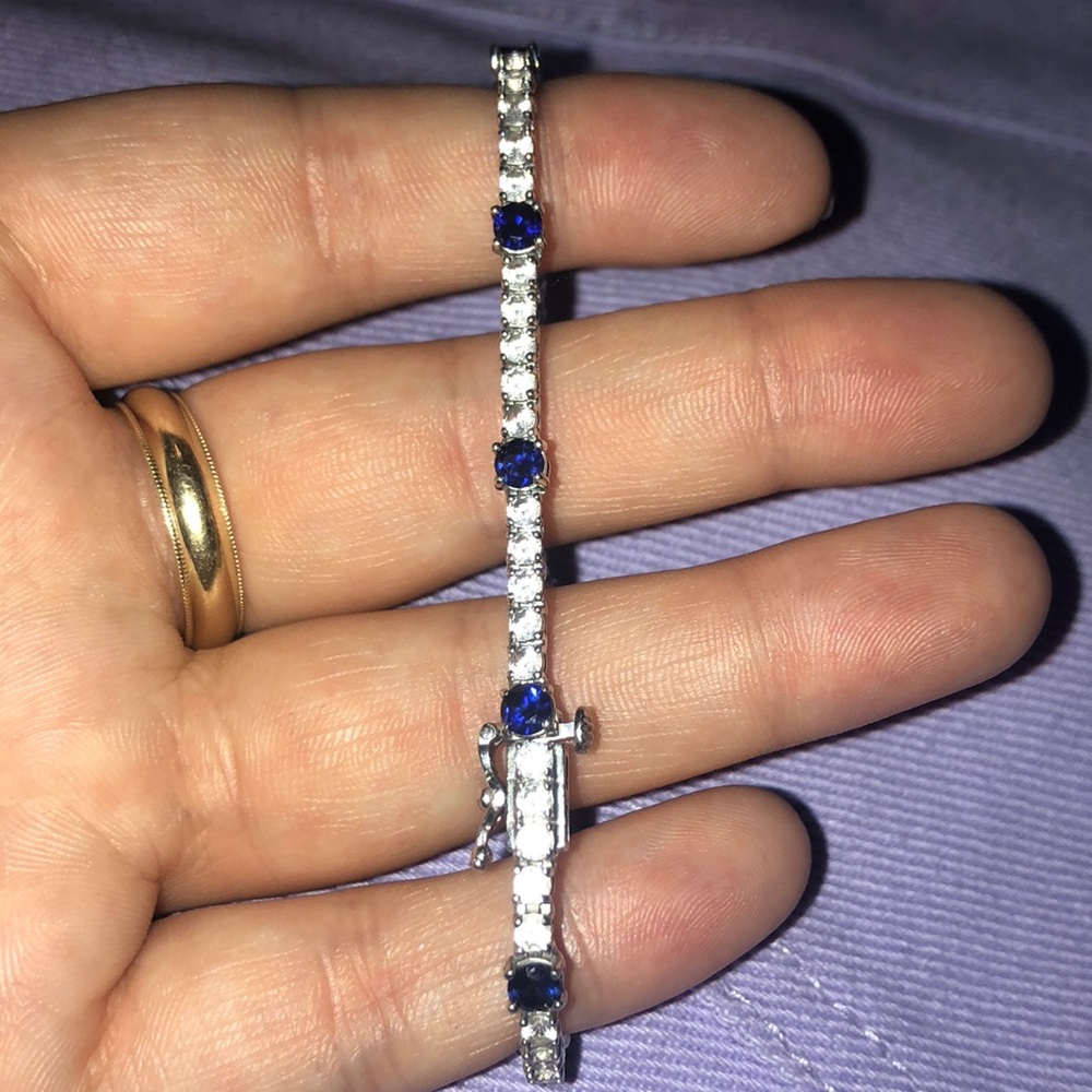 Tennis bracelet